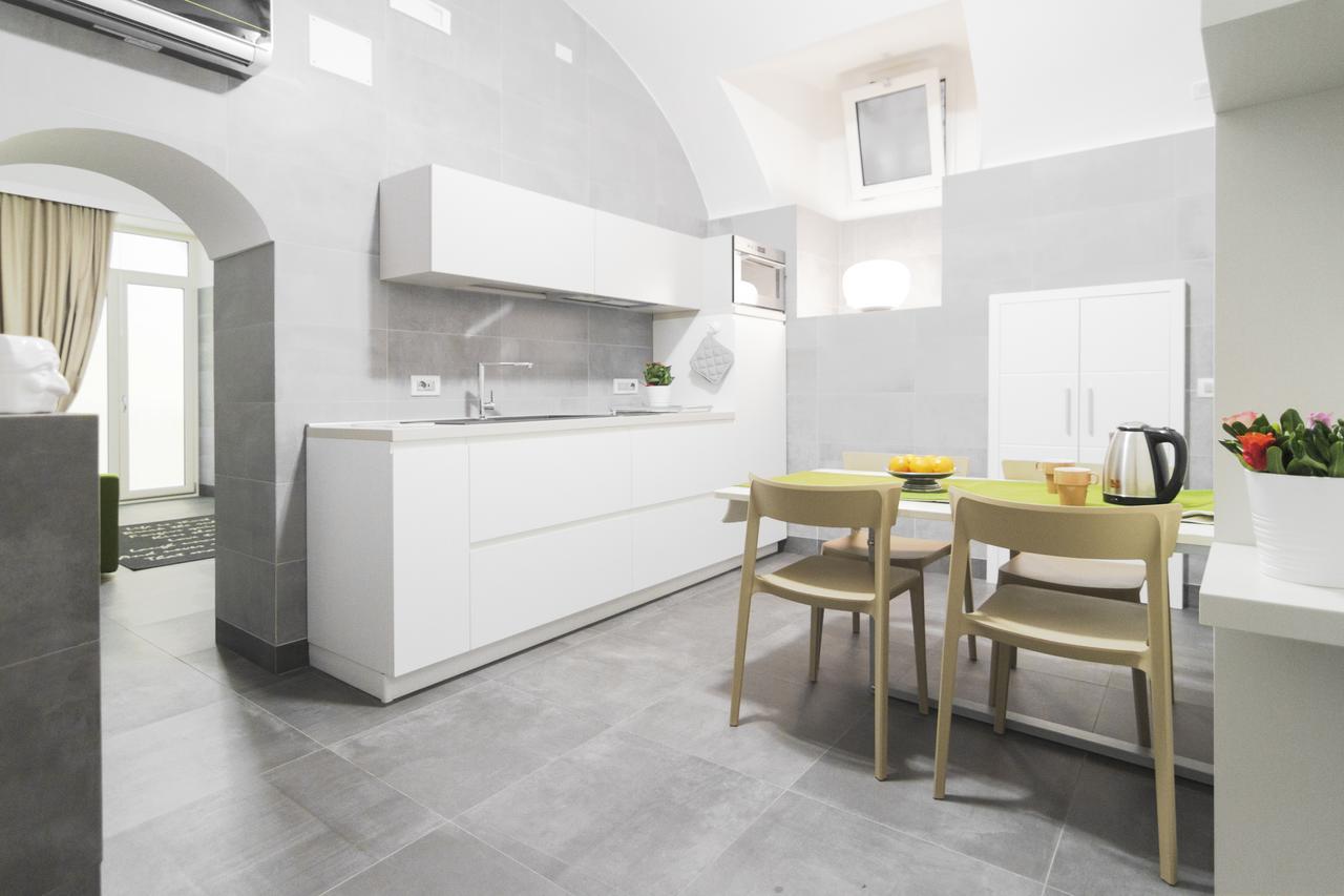 Relais Nevel Ai Decumani Apartment Наполи Екстериор снимка
